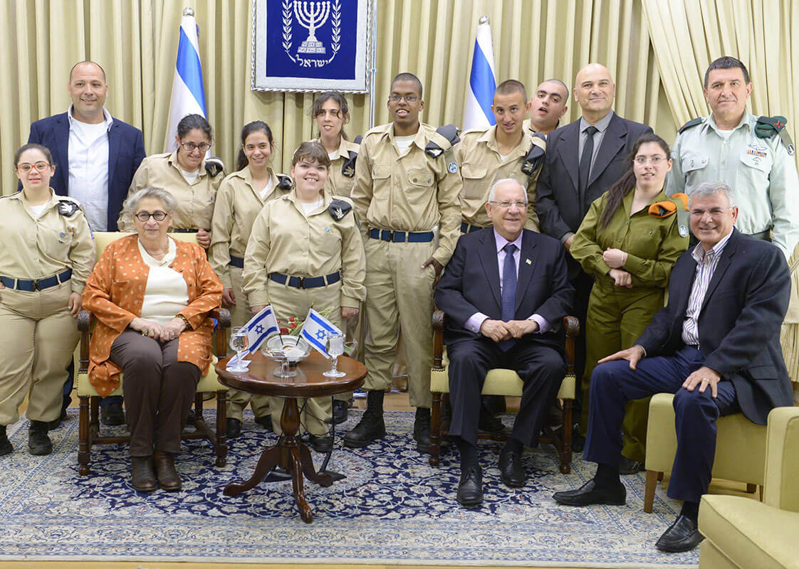 the president Reuven Rivlin With soldiers of specialinuniform